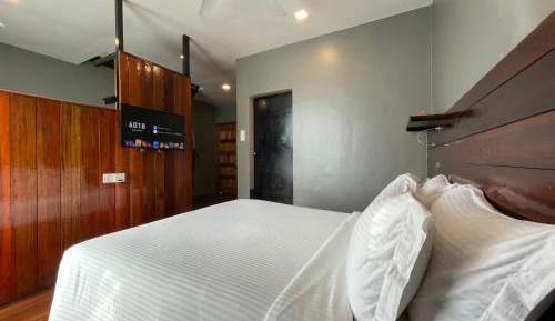 DOUBLE SHARING SUITE CLASSIC PACKAGE with All Meals, Beverages + Return Boat Transfers