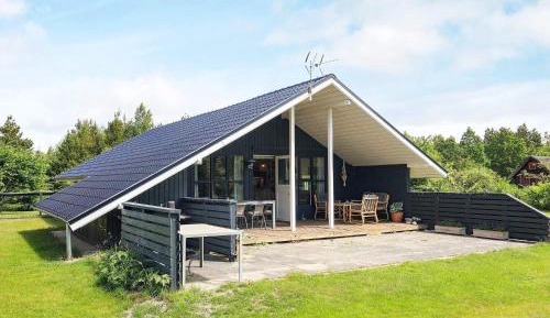 Three-Bedroom Vacation Home 