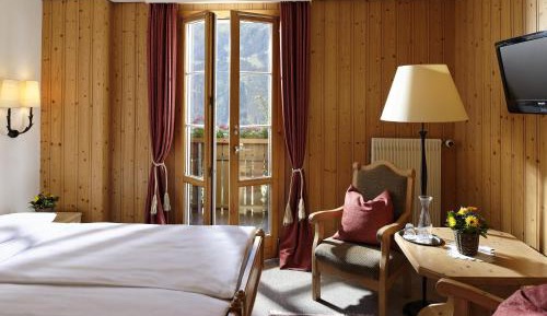 Double Room with Balcony and Mountain View