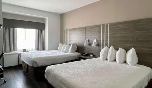 Queen Room with Two Queen Beds and Bath Tub - Disability Access/Non-Smoking 