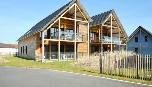 Deluxe Three-Bedroom Apartment