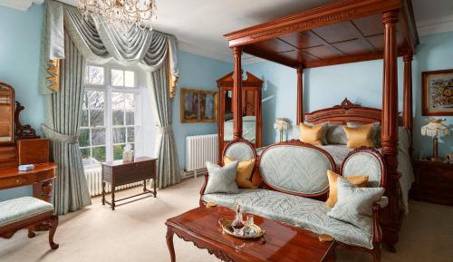 Junior Suite with Four Poster Bed