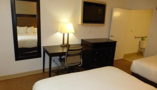  Deluxe Room with Two Queen Beds Non-Smoking