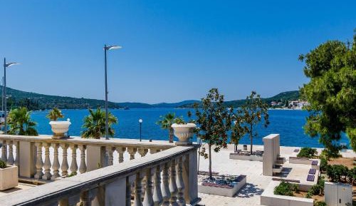 Three-Bedroom Villa with Terrace and Sea View