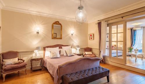 Deluxe Suite