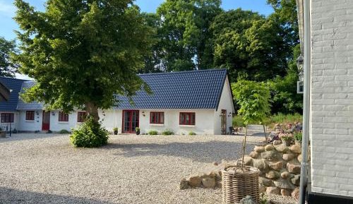 Standard Twin Room with Shared Bathroom