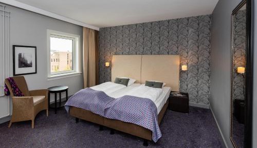 Admiral Room