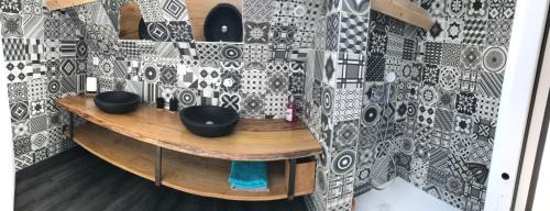 Deluxe Room (2 Adults + 1 Child)