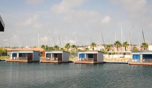 One-Bedroom LodgeBoat 2 People - Yacht Club Side