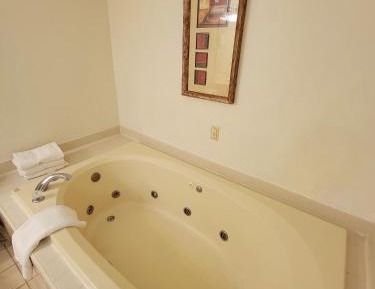 King Suite - Non-Smoking