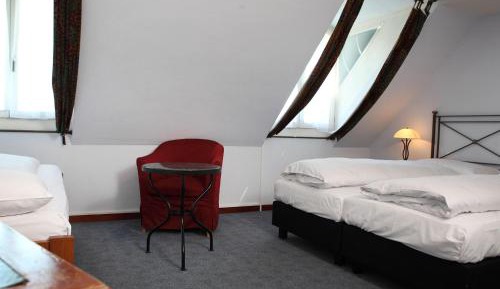 Family Room (3 Adults)