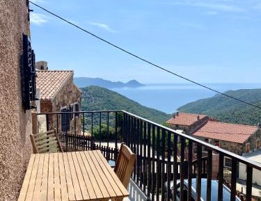 Studio Apartment with Sea View