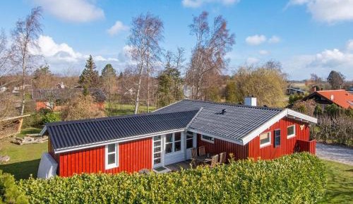 Three-Bedroom Holiday Home 