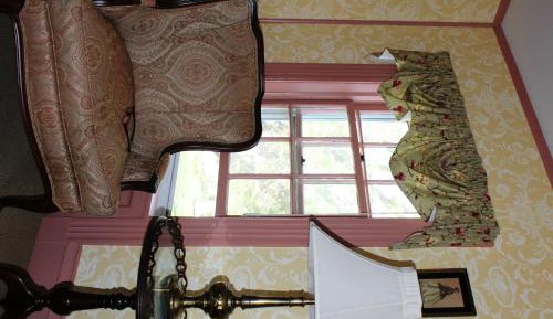 Deluxe Queen Room with Fireplace - Main (Lady Hope)