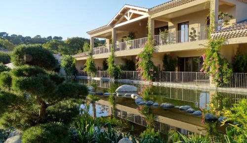 Two-Bedroom Apartment with Lake View