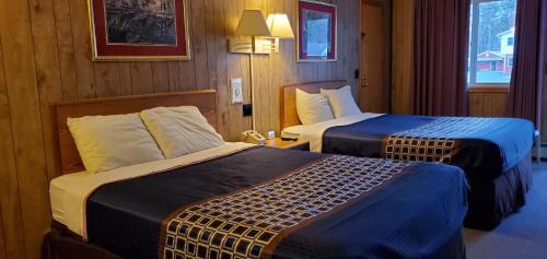 Deluxe Queen Room with Two Queen Beds