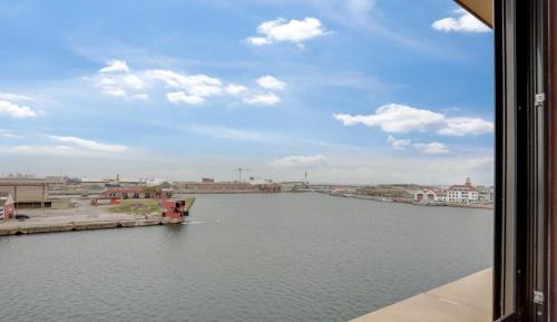 Superior Studio (Double Bed) View Basin