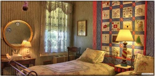 Twin Room with Shared Bathroom