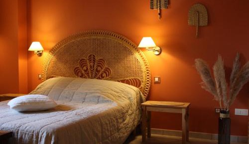 King Room with Roll-In Shower - Disability Access