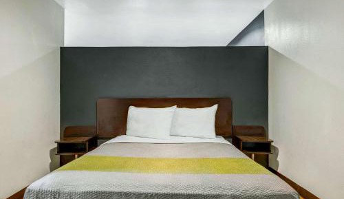 King Room - Non-Smoking