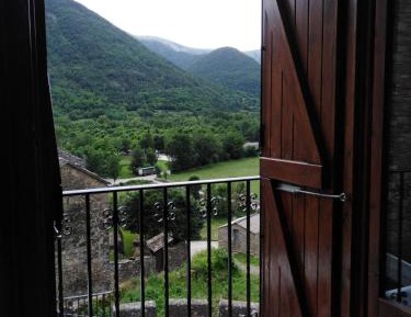 Apartment with Mountain View
