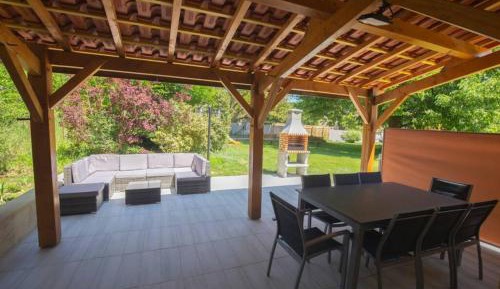 Apartment with Garden View