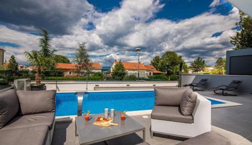 One Bedroom Apartment with Pool