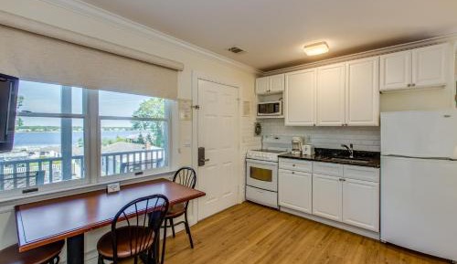 Single Room with Private Bathroom #9