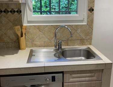 Three-Bedroom Apartment with Private Jacuzzi 