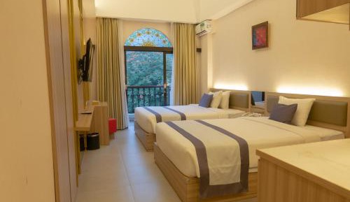 Deluxe Double or Twin Room with Balcony
