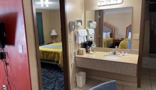 Queen Suite with Two Queen Beds - Non-Smoking