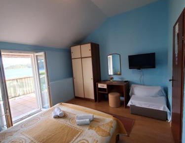 One-Bedroom Apartment with Terrace and Sea View