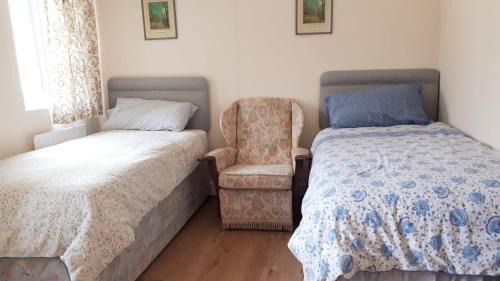 Twin Room with Private Bathroom