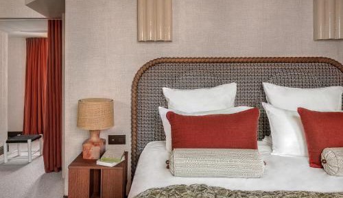 Deluxe Double Room (2 Adults + 1 Child)