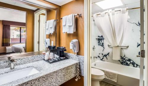 Double Room with Two Double Beds - Smoking