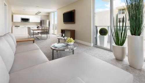 Grand Deluxe Two Bedroom Suite with Balcony, Corner