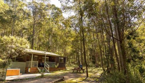 Two-Bedroom Cottage with Spa Bath