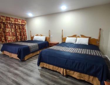 Queen Room with Two Queen Beds - Non-Smoking