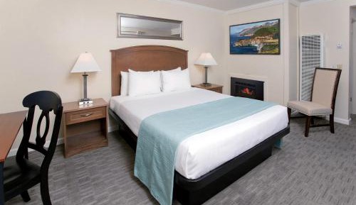 Queen Room with Fireplace