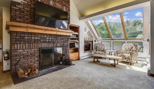 Four-Bedroom Holiday Home