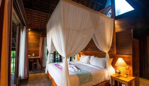 Family Room with Garden View