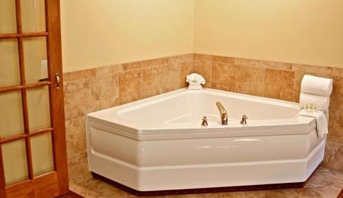 Suite with Whirlpool