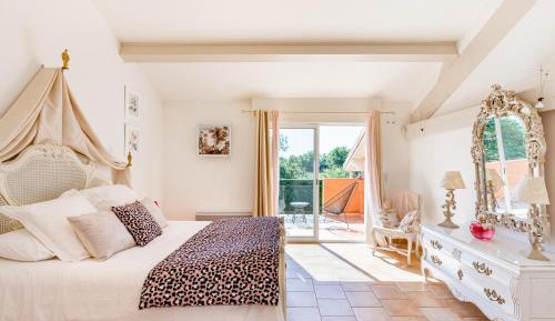 Suite with Pool View