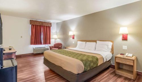 Queen Room - Accessible/Smoking