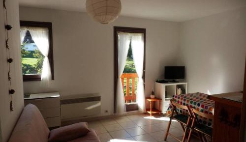 Apartment with Mountain View