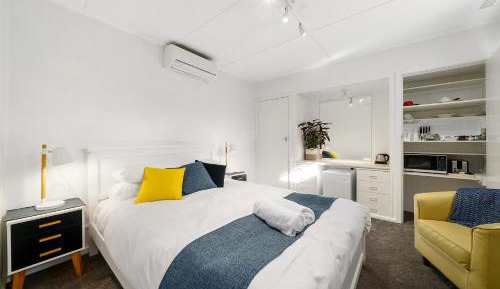 One-Bedroom Apartment - Benson Lodge