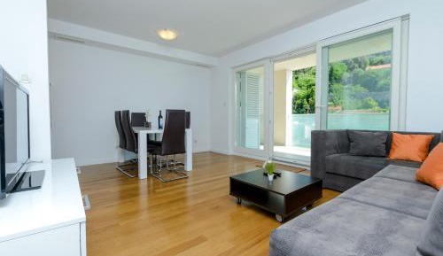 Two-Bedroom Apartment with Balcony ( 6 Adults )