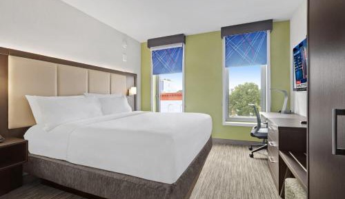 Standard King Room - Non-Smoking 