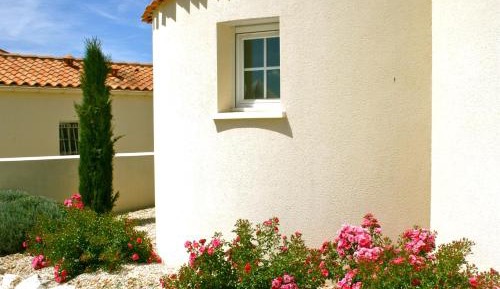 Studio + "INSOLITE ET SENSATIONS"