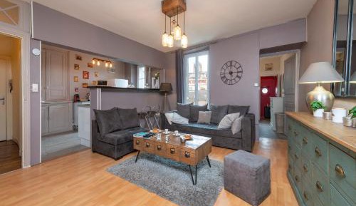 One-Bedroom Apartment with City View